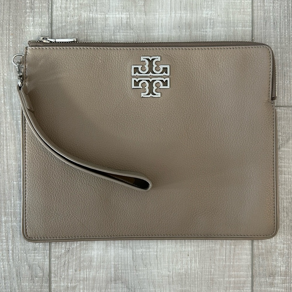 Tory Burch Large Britten Zip Pouch Nude Pebbled Leather Wristlet Wallet